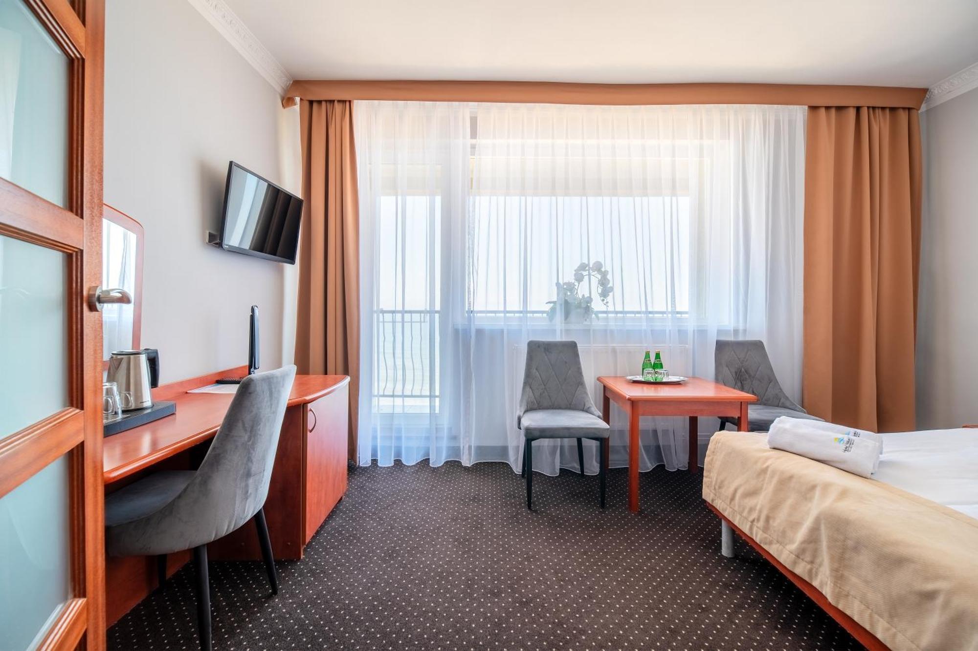 Hotel Wodnik Twoj Hotel Z Widokiem Na Morze 尤斯托尼莫斯基 外观 照片